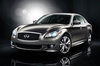新型「インフィニティM」こと、「日産フーガ」。