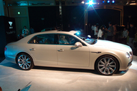 新型「ベントレー・フライングスパー」日本上陸の画像