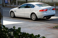 2014年春のジュネーブショーで世界初公開、同年秋に英国でデビューしたジャガーの4ドアセダン「XE」。日本へは2015年6月に導入された。