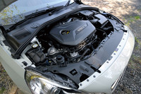 「V60 DRIVe」に積まれる1.6リッターターボユニット。高出力（180ps、24.5kgm）と低燃費（10・15モードで12.6km/リッター）の両立をウリとする。