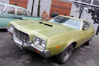 近年映画で有名になった「フォード・グラントリノ」のバンパー（写真は1972年モデル）も、よく見ると、かなり一体型である。5マイルバンパー到来の、まさに前夜。