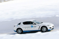 寒冷地を走る水素ロータリー「RX-8」の画像
