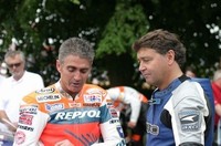 ミック・ドゥーハンとワイン・ガードナーの立ち話！