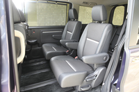 2列目シートは全グレードで左右独立タイプが標準となる。