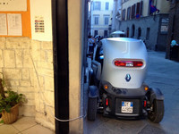 幸い店内にある家庭用アウトレットから電源が取れる。