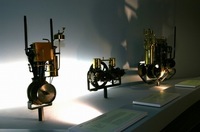 初期のエンジンの数々。