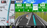 高速道路のジャンクション案内。画面の約3分の2を使用して大きく表示されるし、進行方向がルート色と同じ水色の矢印で示されるので上々のわかりやすさ。