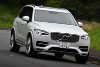 「XC90」は、ボルボが2013年以降順次発表してきたコンセプトカー「コンセプト クーペ」「コンセプトXCクーペ」「コンセプト エステート」で示したデザインテーマを取り入れた、最初の市販モデルとなる。