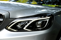 フルLEDの「LEDハイパフォーマンスヘッドライト」が採用された。4灯ヘッドライトを新たなデザインで表現している。