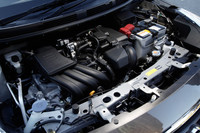 搭載されるエンジンは1.2リッター直3DOHC12バルブ。79psと10.8kgmを発生する。