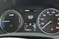 「アウトランダーPHEV」には「ノーマル」と「4WDロック」の2種類の走行モードが用意されている。