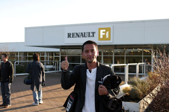 イギリスはオックスフォード州エンストンにあるルノーF1ファクトリーにて。ちなみにフランスのヴィリシャチオンにも工場がある。