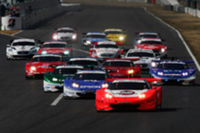 GT500クラスのスタートシーン