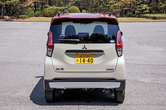 三菱eKワゴンG（FF/CVT）／eKクロスG（4WD/CVT）／eKクロスT（4WD/CVT