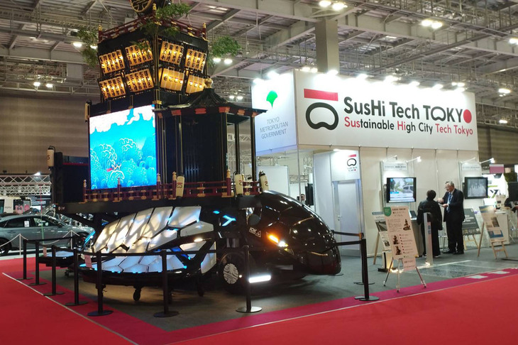 少人数でも引けるモーターアシスト付きの山車（だし）としてRDSが開発した「TSUNAGURUMA（ツナグルマ）」。