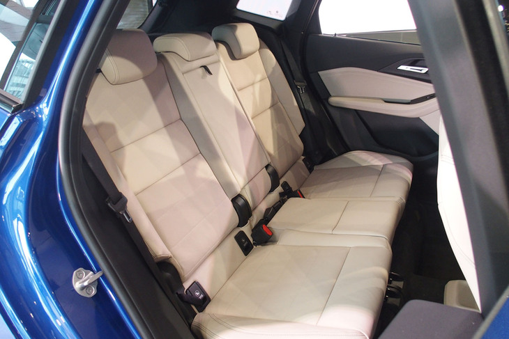 218dアクティブツアラーMスポーツ（リアシート）