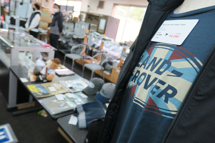 物販エリアでは、ランドローバーのコレクションやアクセサリーなどの特価販売に加え、ヨーロッパブランドのシューズなどを扱うカメイ・プロアクトもセールを開催。お得な商品が多く並んでいたようで、盛り上がりをみせていた。