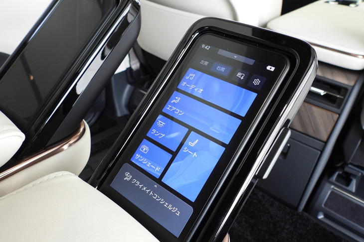 レクサスLM500h“バージョンL”（マルチオペレーションパネル）