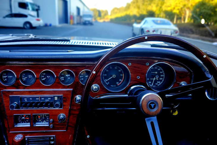 日本国内の某所で放置されていたボンドカーの予備車両をレストア。内外装はもちろんのこと、走行できる状態にまで仕上げられた。