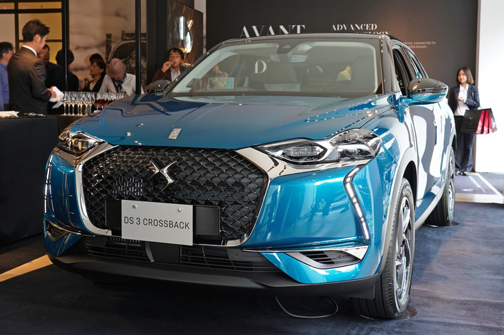 ボディーサイズは全長×全幅×全高＝4120×1790×1550mm。エクステリアデザインでは、ソリッドで彫刻的な造形を目指したという。