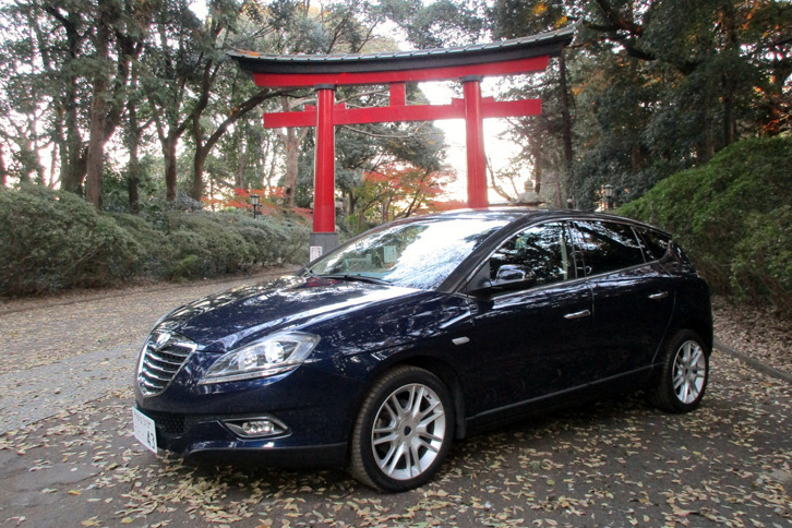 筆者が手に入れた“吉野家牛丼”、2009年式「ランチア・デルタ1.6マルチジェット」。