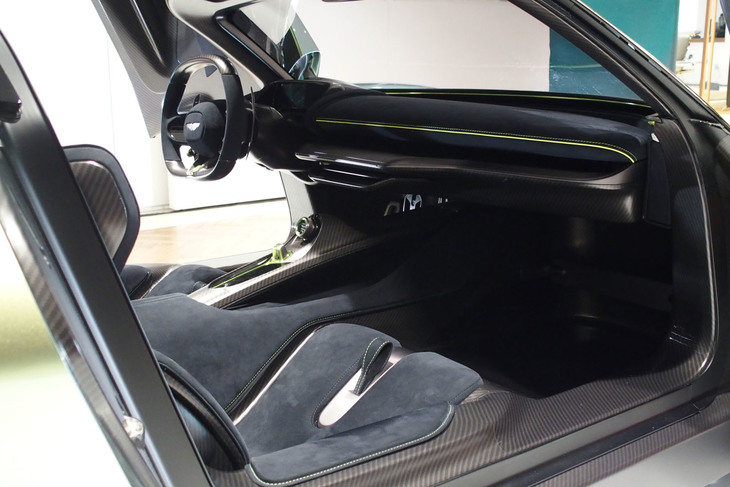 アストンマーティン・ヴァルハラ（インテリア）