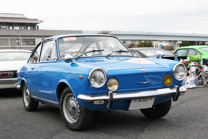 1971年「フィアット850スポルト クーペ」。フィアット最後のリアエンジン車である「850ベルリーナ」をベースとする、コンパクトでしゃれたクーペ。903cc直4 OHVエンジンを搭載。