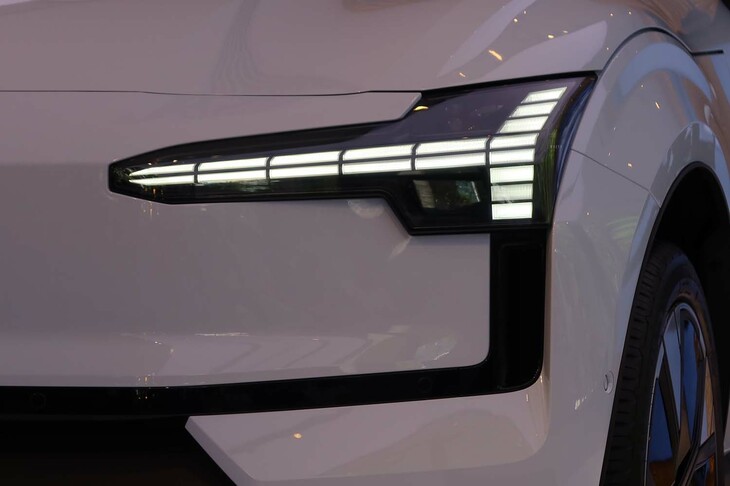 ボルボEX30ウルトラ シングルモーター エクステンデッドレンジ（ヘッドランプ）