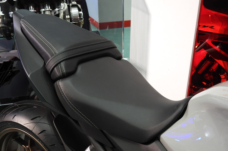 ホンダCB650R（「Honda E-Clutch」付き）