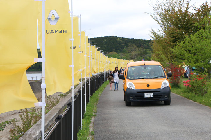 楽しい時間は短いもの。閉会式が行われたのち、1243台のカングーはそれぞれの思い出とともに帰路に着いた。