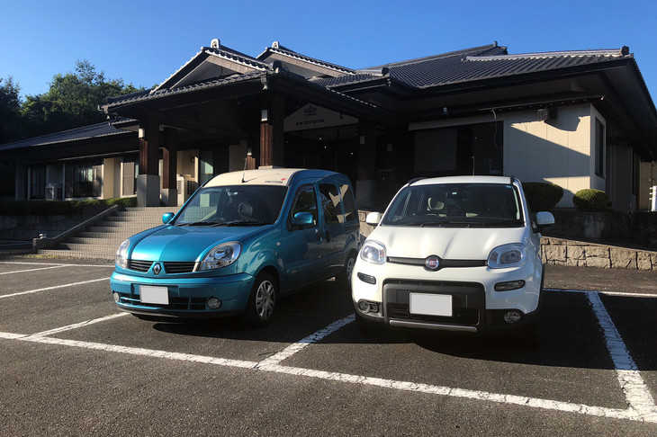 初代「ルノー・カングー」と遭遇。これもクルマ旅ならでは。