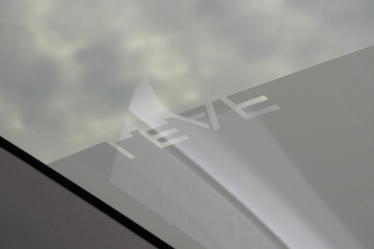 日産リーフB7 G（調光パノラミックガラスルーフ）