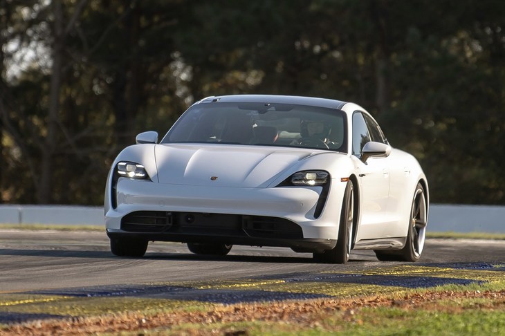 スポーツEVの「ポルシェ・タイカン」