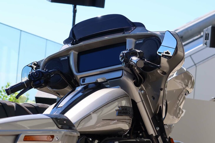 ハーレーダビッドソンCVOストリートグライド（フェアリング）