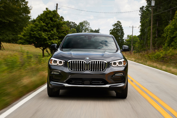 「X4 xDrive30i」のボディーサイズは4752×1918×1621ｍｍ。全長、全幅は初代モデルより拡大した。