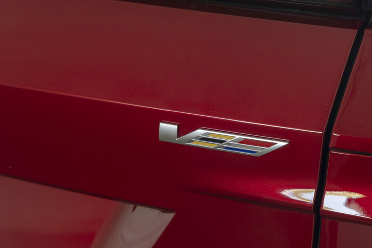 「Vシリーズ」とは、メルセデス・ベンツのAMGやBMWのMに相当する、キャデラックのハイパフォーマンスモデルのこと。2004年登場の「CTS-V」より、歴史を重ねている。