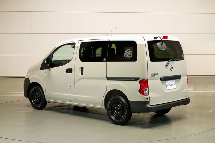 ボディーカラーは全4種類。ブラックで統一されたグリルやドアハンドル、ドアミラー、スチールホイールなども外観上の特徴だ。