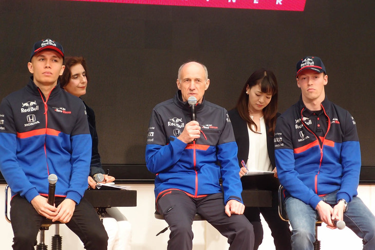 インタビューは、まずトロロッソの3人から。フランツ・トスト チーム代表（写真中央）は、ホンダとタッグを組むことのメリットについて言及した。