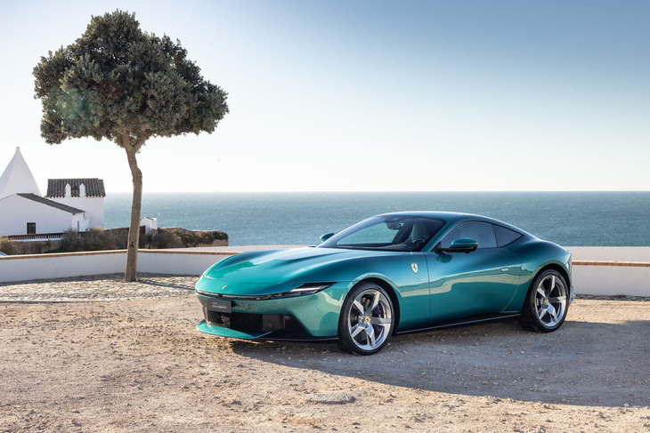 「フェラーリ・アマルフィ」のデリバリーは、2026年第1四半期に欧州市場でスタートした後、日本市場においても開始される。