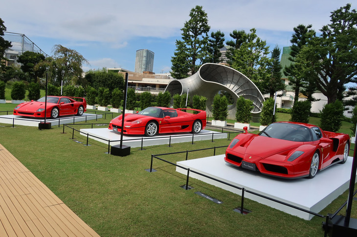 3台そろった歴代“スペチアーレ”。写真右手前から順に、「エンツォ」「F50」「F40」が並ぶ。