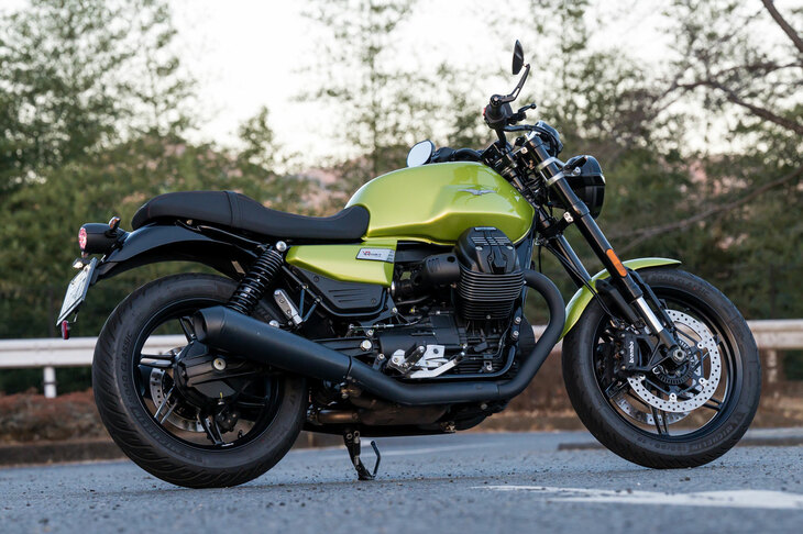 クラシックなネイキッドモデルの「V7」。デビューは1968年という息の長いモデルで、2024年11月の「EICMA」（ミラノモーターサイクルショー）で、大幅改良を受けた最新モデルが発表された。