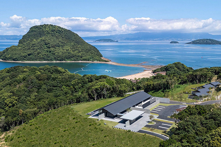 宿泊先となる上天草・樋合島（ひあいじま）にあるラグジュアリースイートヴィラ「TAYUTA」。自然に包まれて過ごすぜいたくな時間が楽しめる。