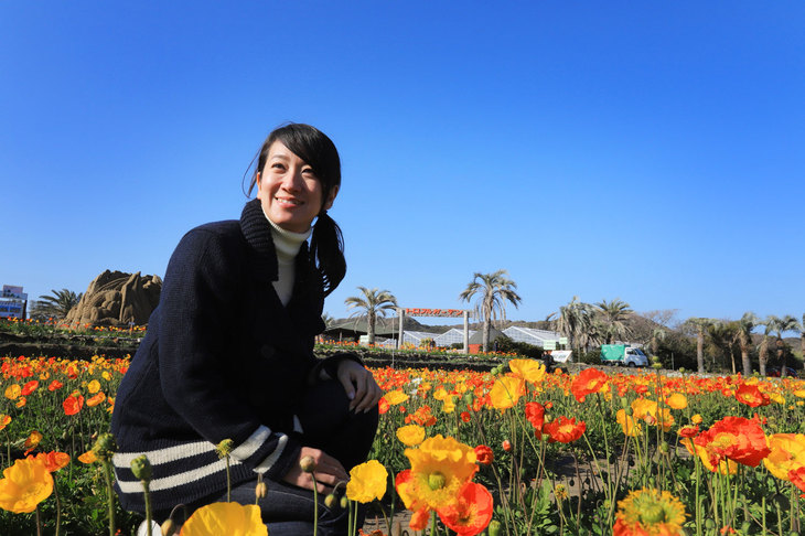 洲崎灯台や平砂浦の海岸を横目に走ること20分、旅の目的地である「館山ファミリーパーク」に到着。
