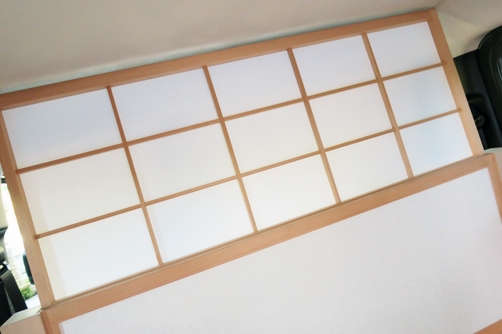 前席と茶室空間を仕切る、障子のパーティション。