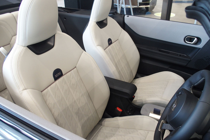 MINIクーパー コンバーチブル（フロントシート）