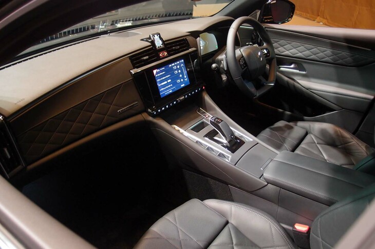 DS 9リヴォリ（インテリア）