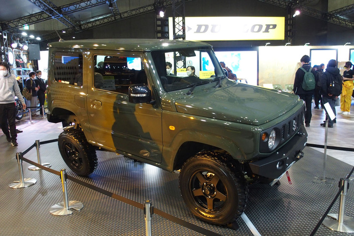 195R16Cサイズの「ダンロップ・グラントレックMT2」が装着された「スズキ・ジムニーPRO-STAFF Custom」。