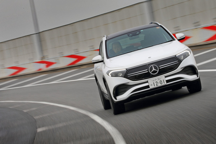 搭載されるバッテリーの容量は65.5kWhで、一充電走行可能尾距離は422km。電力消費率は181Wh/kmとされている。（いずれもWLTCモード計測値）