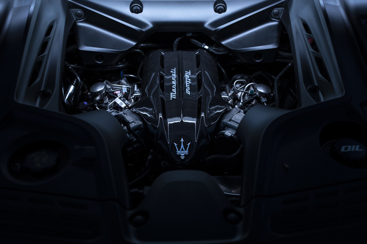 リアミドに搭載される3リッターV6ツインターボエンジンは、「MC20」より10PSアップした640PSを発生。