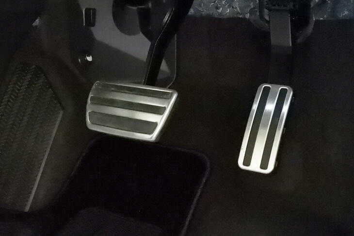 ホンダCR-V e：HEV RS（アクセル／ブレーキペダル）